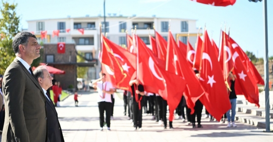 Kartepe’de 100.Yıl Coşkusunda 5 Bin Türk Bayrağı Dağıtıldı