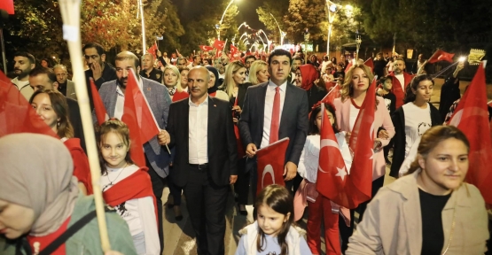 Körfez’de Meşaleler Geceyi Aydınlattı