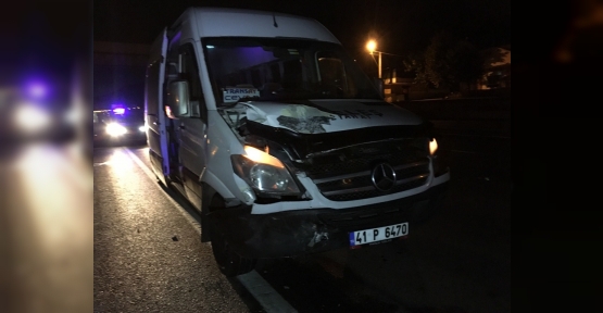 SERVİS MİNİBÜSÜ İLE BELEDİYE OTOBÜSÜ ÇARPIŞTI: 1 YARALI