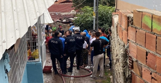 Yangını Gören Mahalleli Sokağa Döküldü