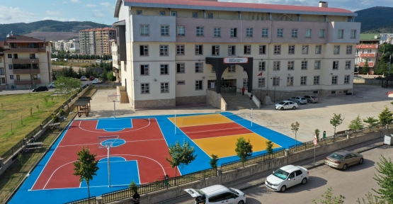 188 Okula Basket Ve Voleybol Sahası
