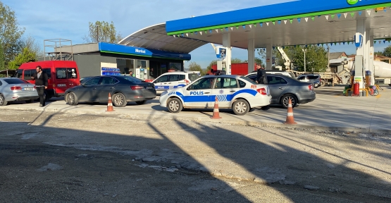 BACAĞINDAN VURULDU, KANLAR İÇİNDE AKARYAKIT İSTASYONUNA SIĞINDI