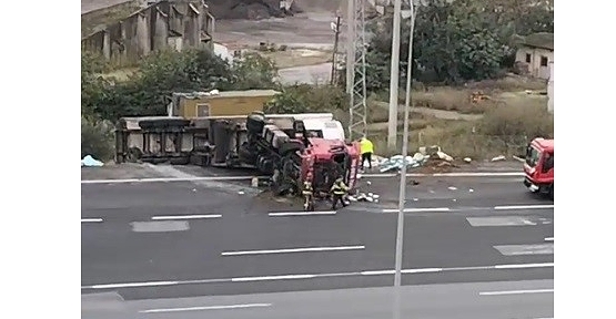 OSMANGAZİ KÖPRÜSÜ GİRİŞİNDE TIR DEVRİLDİ