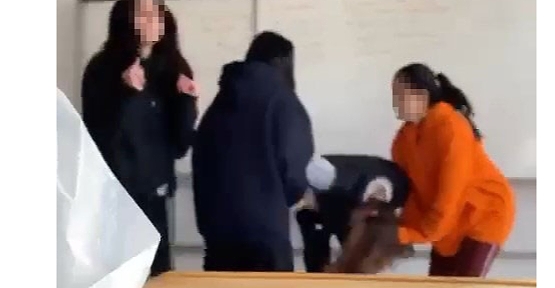 Sınıfta Şiddet: Genç Kız Böyle Darp Edildi