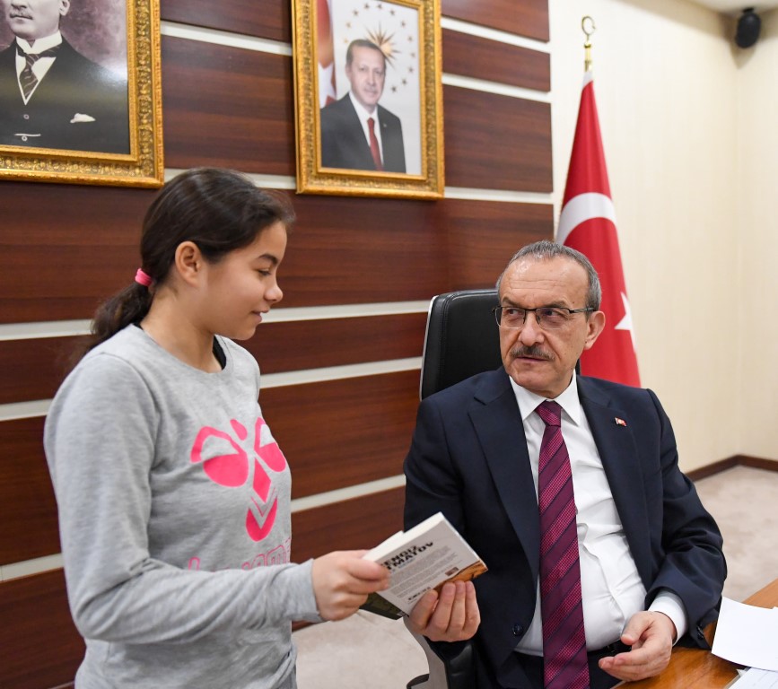 Vali Yavuz, Halk Gününde Vatandaşlarımızın Sorunlarını Dinledi