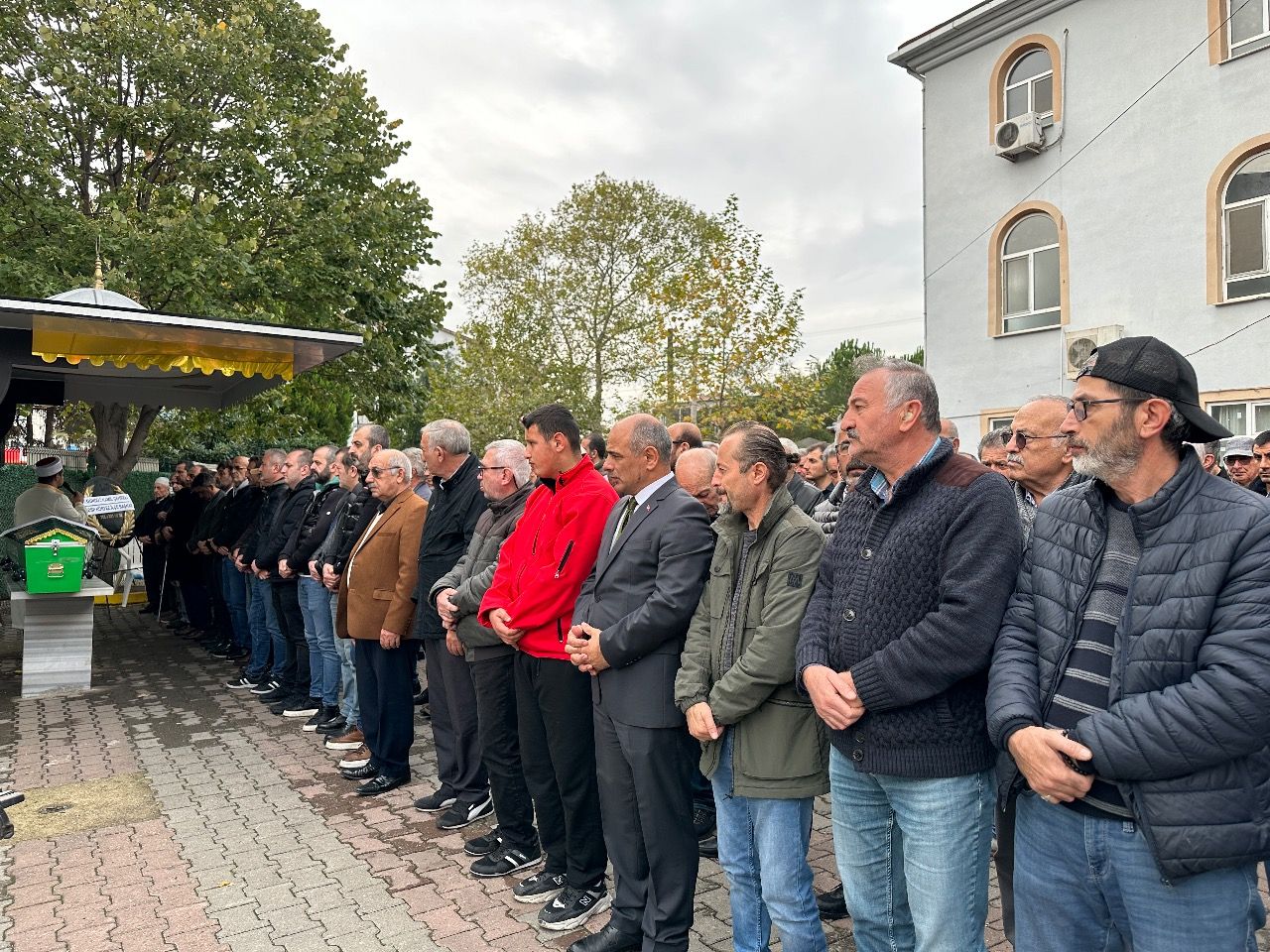 Vezir Ekinci Dualarla Uğurlandi
