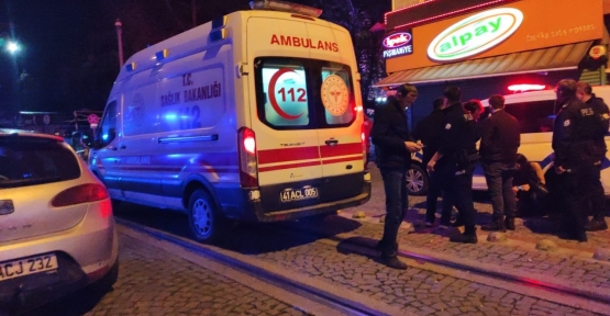 KIZ ARKADAŞIYLA YOLDA YÜRÜRKEN HUSUMETLİSİ TARAFINDAN BIÇAKLANDI