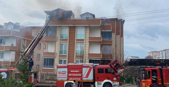 Dubleks Daire Alev Alev Yandı, Bina Tahliye Edildi