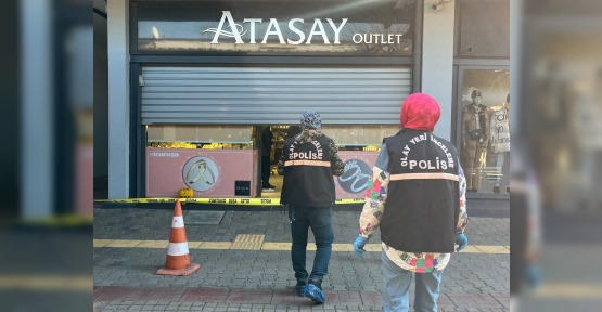 AVM'DE ÜNLÜ KUYUMCUYA AKILALMAZ SOYGUN: ÇATIDAN GİRDİLER