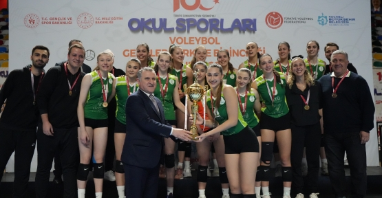 BAKAN OSMAN AŞKIN BAK: "VOLEYBOLDA ZİRVEYE YÜRÜYEN TÜRKİYE VAR"