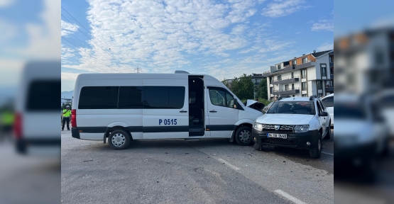 İŞÇİ SERVİSİ İLE CİP ÇARPIŞTI: 7 YARALI