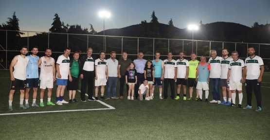 AK Partililer Halı Saha Maçı İle Stres Attı