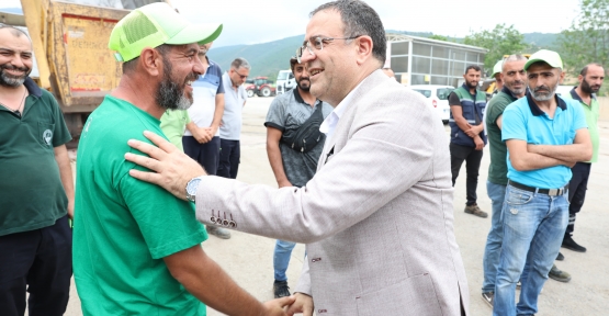 Başkan Gökçe Çalışanlarla Tek Tek Bayramlaştı