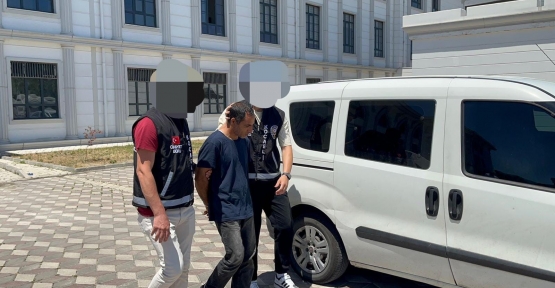 ÇOCUKLARIN GÖZÜ ÖNÜNDE EŞINI BIÇAKLAYARAK KURŞUNLAYAN KOCA TUTUKLANDI