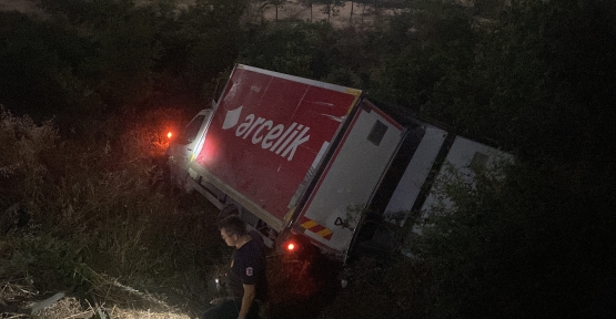 FRENİ BOŞALAN ARÇELİK KAMYONETİ UÇURUMDAN UÇTU