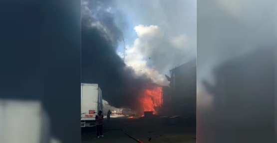 Gebze'de Fabrika Alev Topuna Döndü: Bölgeye Çok Sayıda Ekip Sevk Edildi