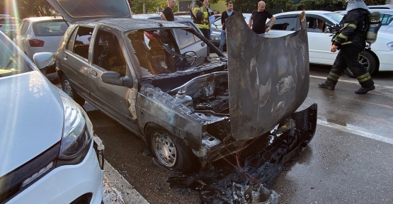 OTOMOBİLDE YANGIN PANİĞİ: SÜRÜCÜ ÖLÜMDEN DÖNDÜ