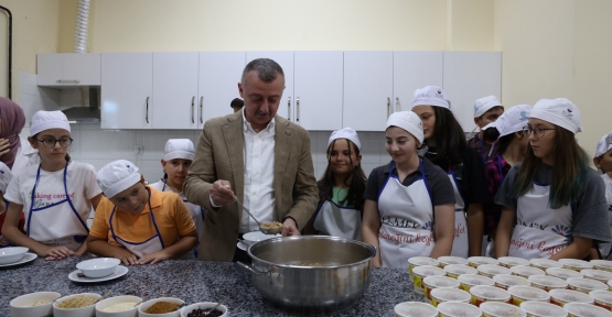 Başkan Büyükakın, KO-MEK Ev Becerileri Atölyesi’ni Ziyaret Etti