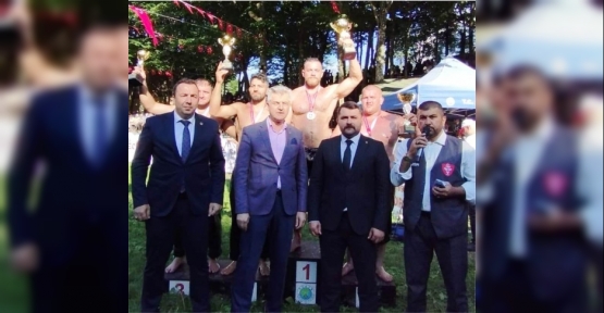 Hendek Selman Dede Yağlı Güreşleri’nde  Körfez Gençlerbirliği Güreşçileri Kürsüde
