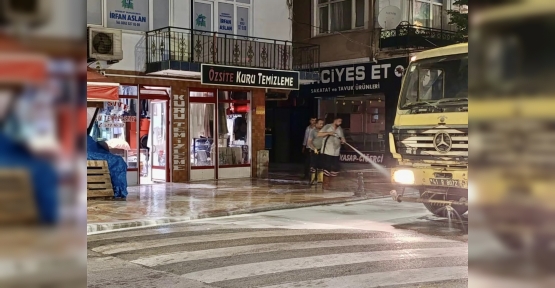 Körfez’de Cadde Ve Sokaklar Yıkanıyor