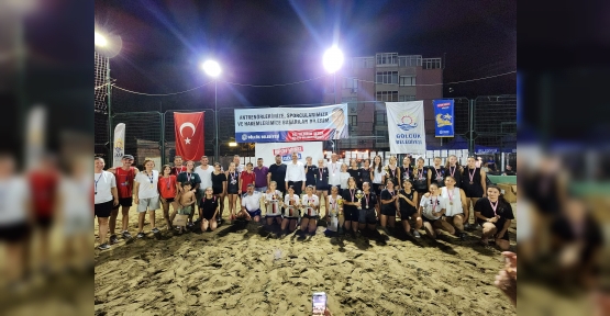 Plaj Voleybolu Turnuvası Çekişmeli Müsabakalar İle Sona Erdi