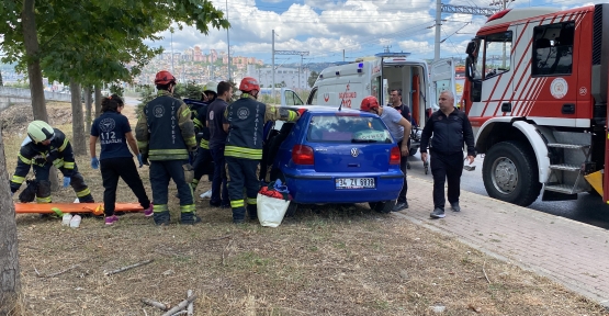 Sıkıştığı Yerden Otomobilin Kapısı Kesilerek Kurtarıldı