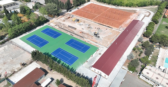 Tenis Merkezi’nde Balon Kortlar Boyandı
