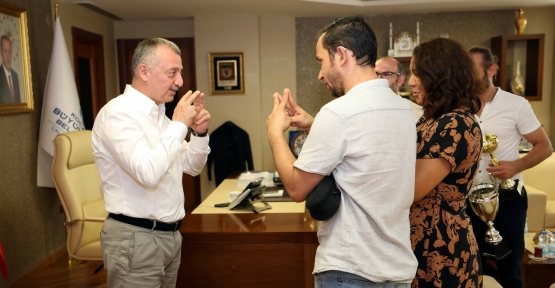 Başkan Büyükakın'dan İşitme Engellilere Tam Destek