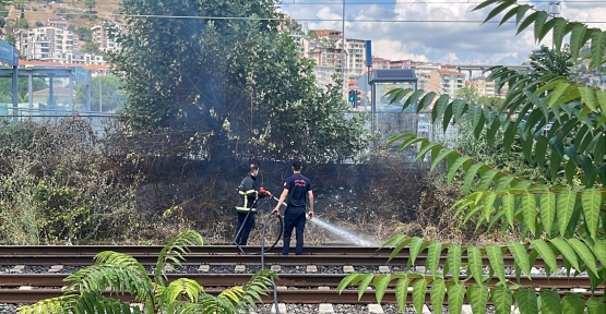 Hızlı Tren Rayında Çıkan Yangını Canlarını Hiçe Sayarak Söndürdüler