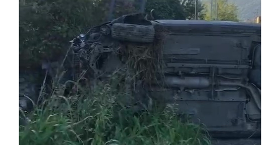 KONTROLDEN ÇIKAN OTOMOBİL ELEKTRİK DİREĞİNE ÇARPARAK YAN YATTI: 1 YARALI
