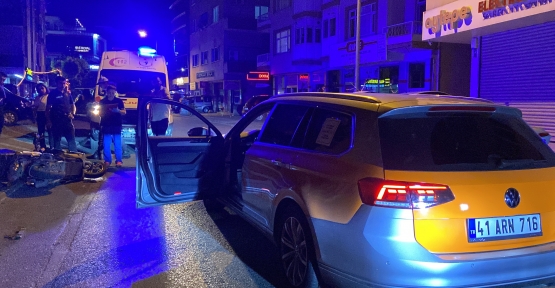 OTOMOBİL İLE MOTOSİKLET KAFA KAFAYA ÇARPIŞTI: 1 YARALI