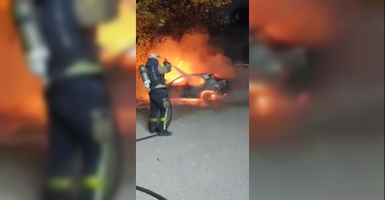 PARK HALİNDEKİ OTOMOBİL ALEV TOPUNA DÖNDÜ
