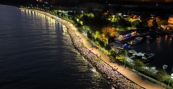 Tavşancıl Sahil Parkı Gündüz Başka Gece Başka Güzel