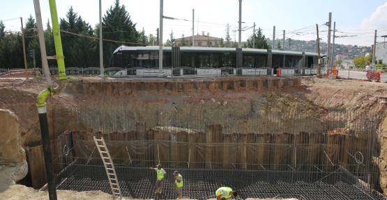    Alikahya Tramvay Hattı’nda Raylar Döşeniyor