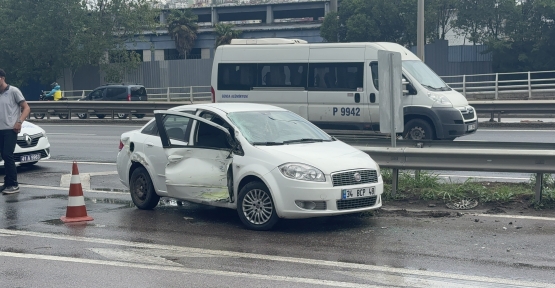 BELEDİYE OTOBÜSÜ İLE OTOMOBİL ÇARPIŞTI: 2 YARALI