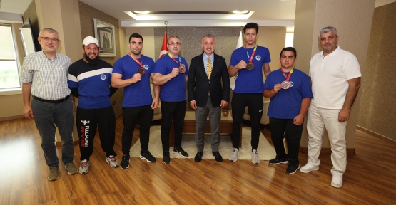 BİLEK GÜREŞİNDE TÜRKİYE'NİN VE KOCAELİ'NİN GURURU OLDULAR