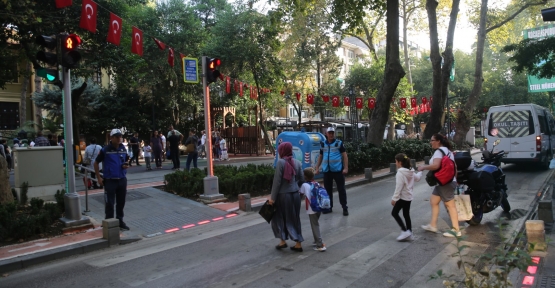 Büyükşehir Zabıtasıyla Okul Önleri Güvende