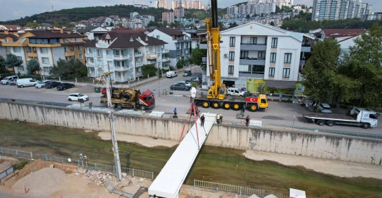    Yahya Kaptan’a Yapılan Yaya Köprüsü Hız Kazandı