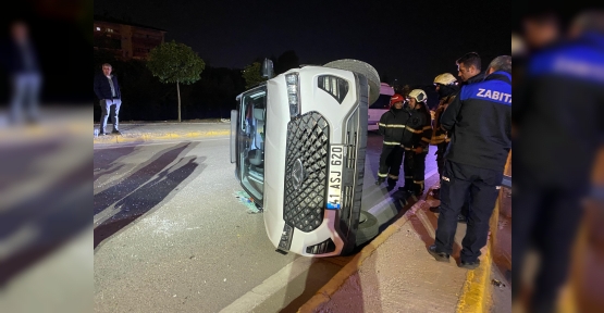 Alkollü Sürücünün Kullandığı Cip Elektrik Direğine Çarpıp Yan Yattı: 2 Yaralı