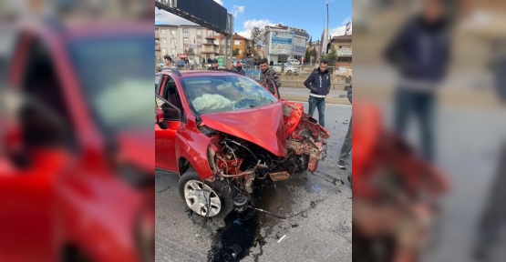 D-100'DE FECİ KAZA: OTOMOBİLİN MOTORU YOLA SAVRULDU