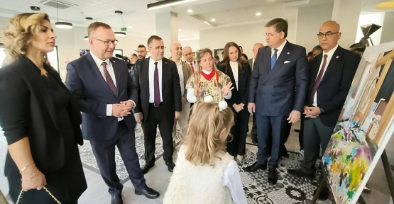 Derince’de 29 Ekim Kutlamaları  Kapsamında Sanat Sergisi Düzenlendi