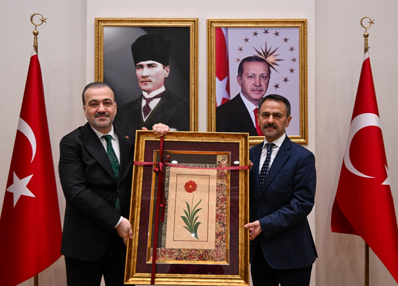 AK Parti Kocaeli İl Başkanı ve Yeni Yönetimi, Vali Aktaş’ı Ziyaret Etti