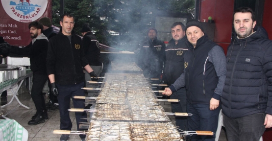 Trabzonlular’dan Hamsi Şöleni! Kocaeli’de 1 Tondan Fazla Hamsi Dağıtıldı