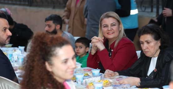 Başkan Hürriyet, Topçular Mahallesi Sakinleriyle İftar Sofrasında Bir Araya Geldi