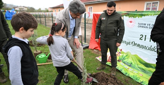 Başkan Kocaman Öğrencilerle Fidan Dikti