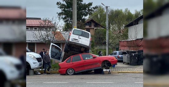 ALKOLLÜ SÜRÜCÜ TAMİRE BIRAKILAN OTOMOBİLİN ÜSTÜNE UÇTU: 3 YARALI