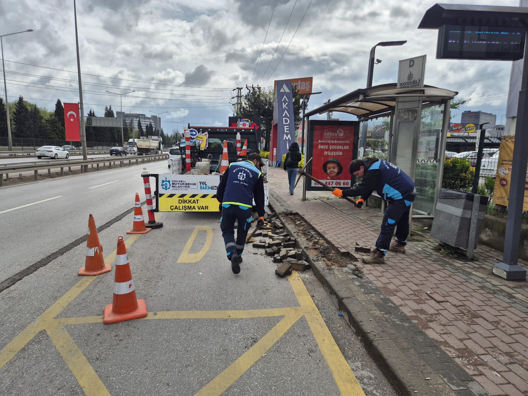 Büyükşehir’den Yaya Yollarına Konforlu Dokunuş