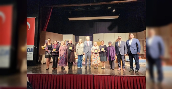 Gölcüklü Kadınların Tiyatro Performansı Hayran Bıraktı
