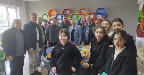 Kocaeli Kent Konseyi Emekli Meclisi'nden Anlamlı Kitap Bağışı