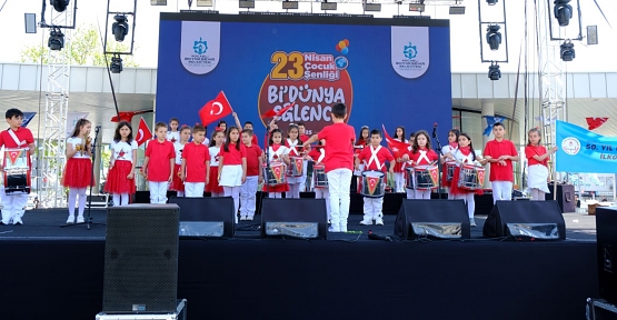 Milli İrade Meydanı Çocukların Neşesi İle Cıvıl Cıvıl